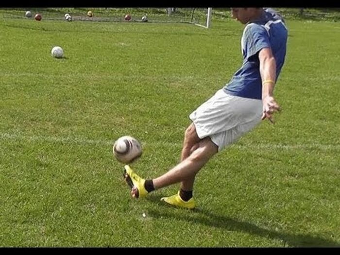 Kỹ thuật Rabona Crossbone và những điều cần biết HTSPORT.VN