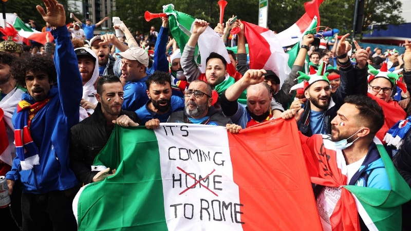 Tifosi là gì? Khám phá niềm đam mê của người hâm mộ Ý.