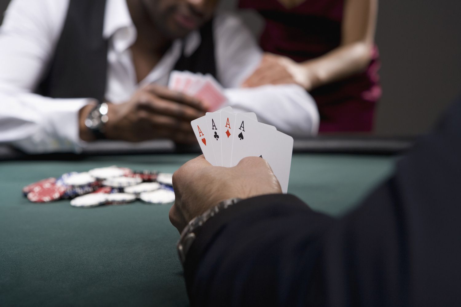 Fold Poker là gì? Khi nào nên sử dụng Fold trong poker?