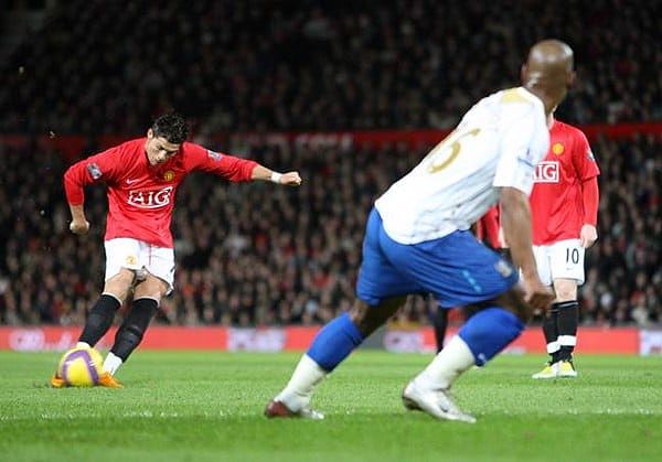 Cách sút Knuckleball như Ronaldo Cr7: Kỹ thuật sút khó lường và không ổn định - Espanyol Việt Nam