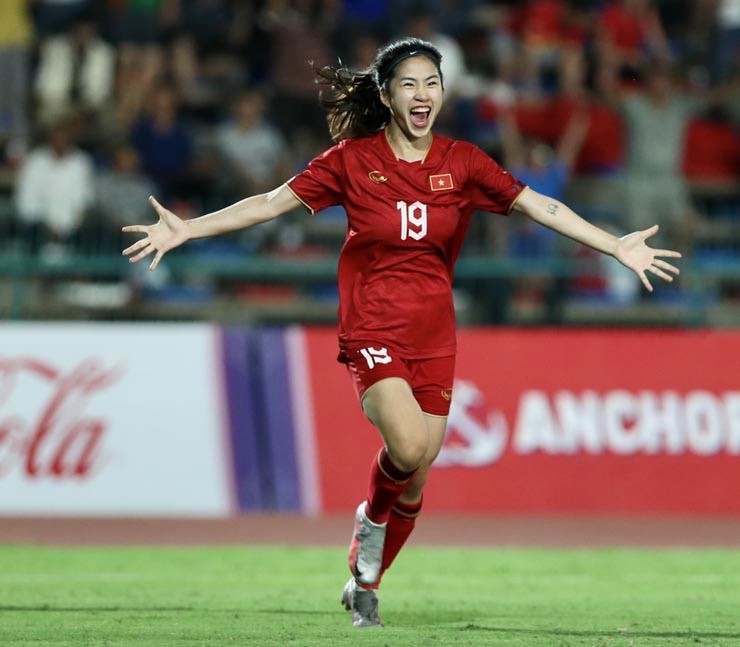 Mẹ cầu thủ Thanh Nhã: "Cả đêm qua vợ chồng tôi không ngủ nổi"