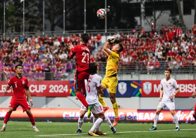 VIDEO: Tiến Linh trừng phạt sai lầm của hàng thủ Singapore