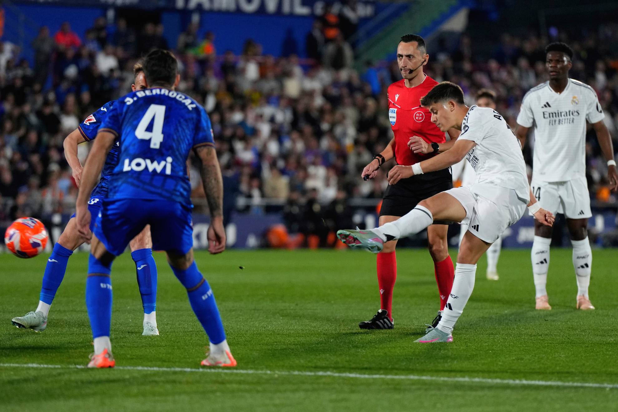 Bảng xếp hạng La Liga mới nhất: Real Madrid tiếp tục bám đuổi
