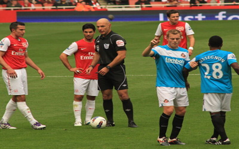 Đá phạt nhanh là gì trong bóng đá?