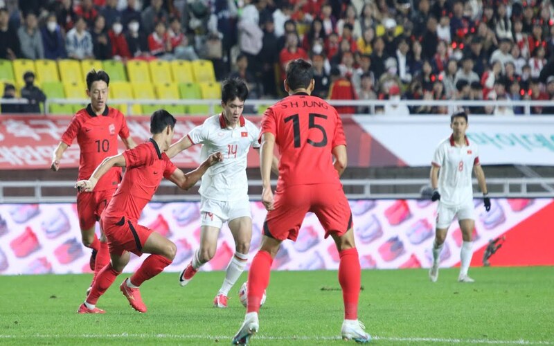 Đá phạt nhanh là gì trong bóng đá?