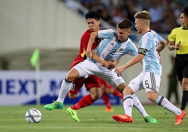 TOP 5+ Kỹ Thuật Tì Đè Được Áp Dụng Trong Bóng Đá