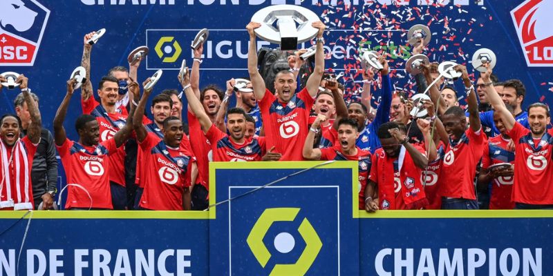 Toàn cảnh sân vận động rực lửa tại Ligue 1 Pháp