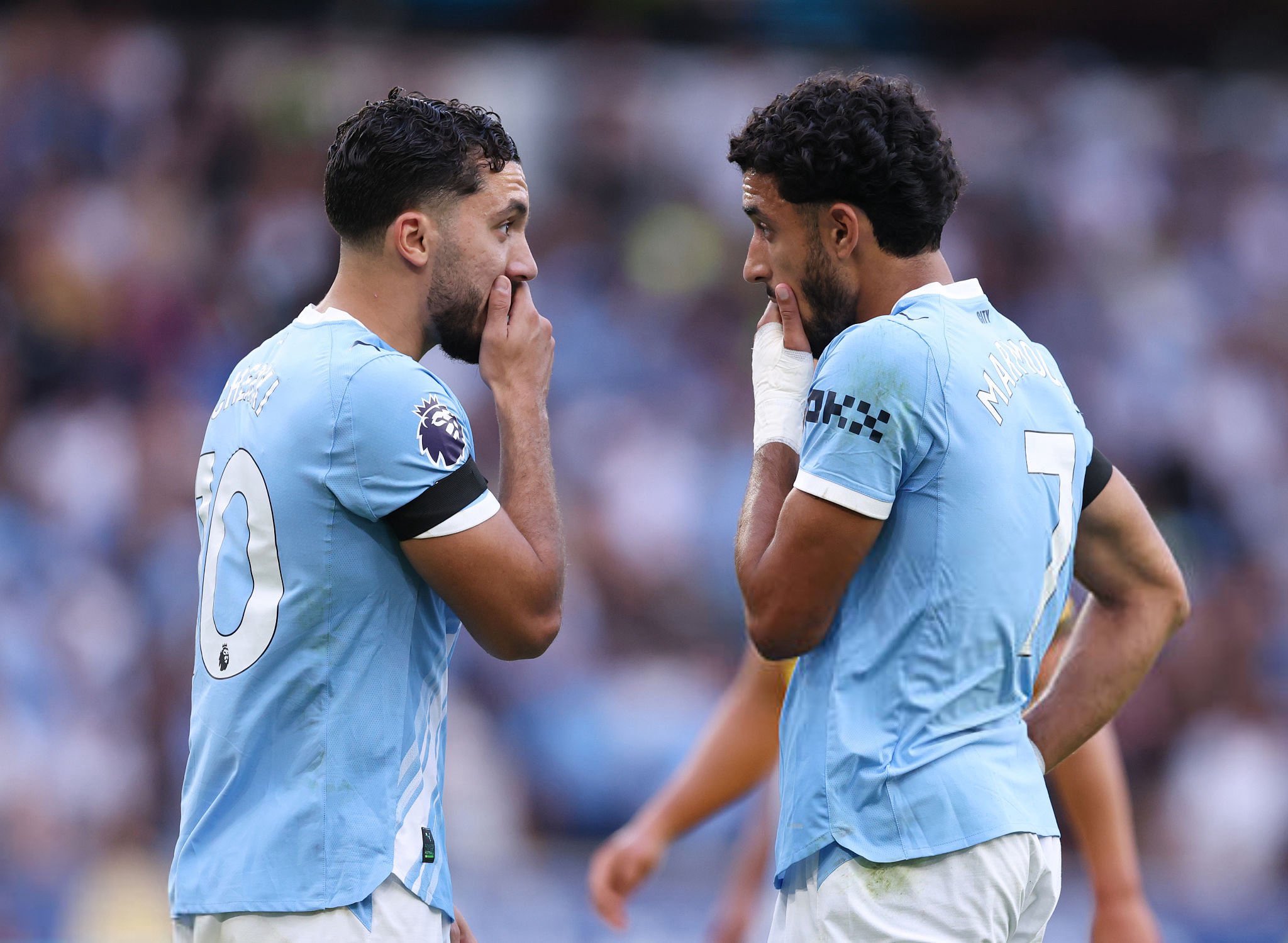 Cầu thủ chơi trực diện trong bóng đá hiện đại