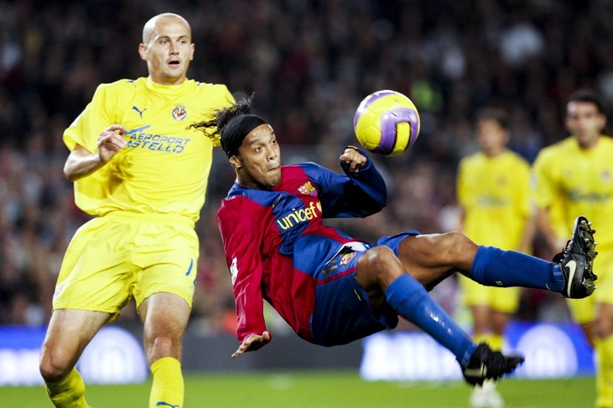 Các bước thực hiện động tác ngả người móc bóng