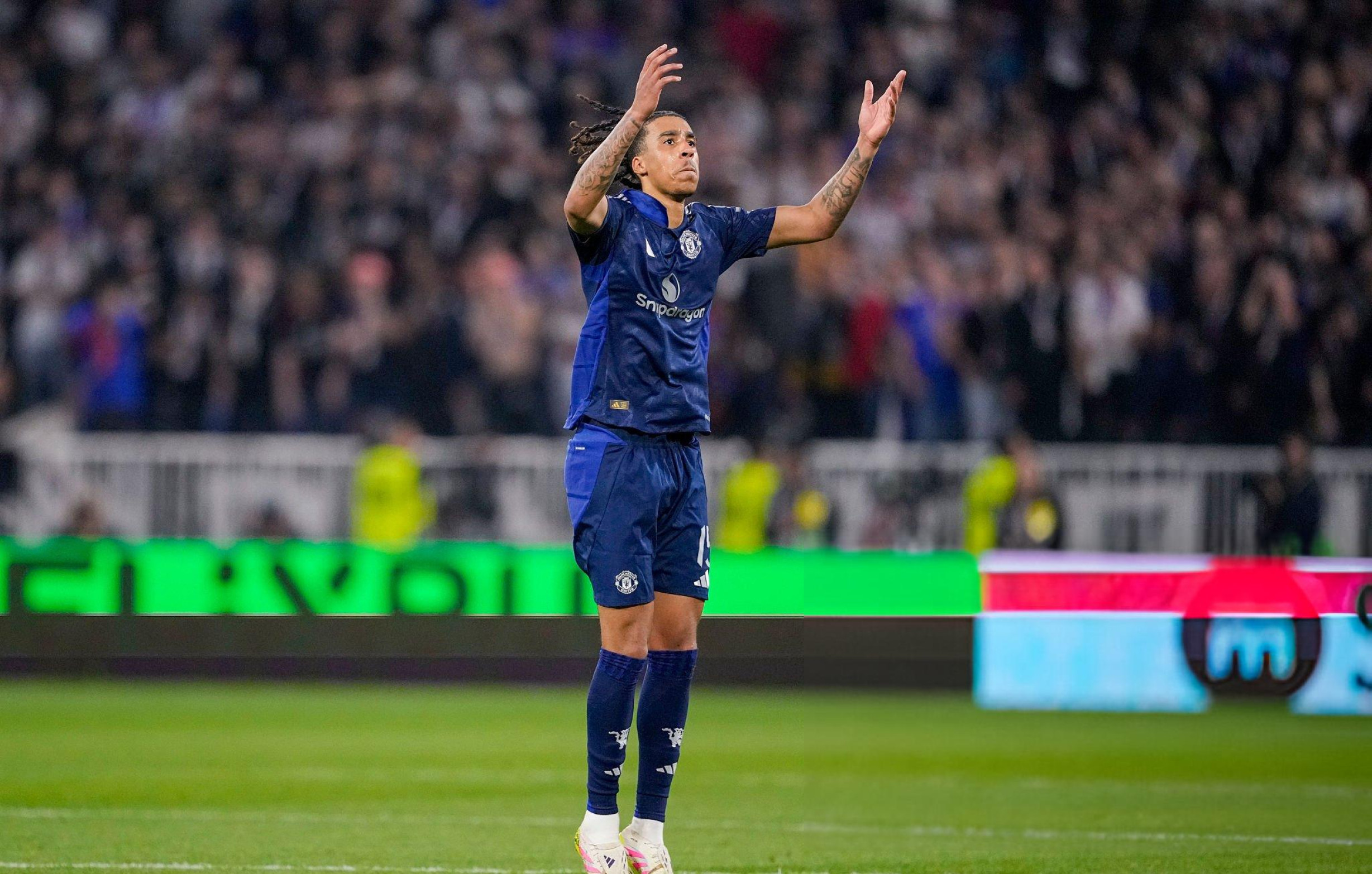 Lyon 2-2 Man Utd: Leny Yoro: Nốt vui giữa bản nhạc sầu