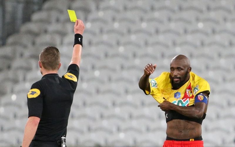 Luật Trang Phục Cầu Thủ Bóng Đá: Quy Định Quan Trọng Cần Biết