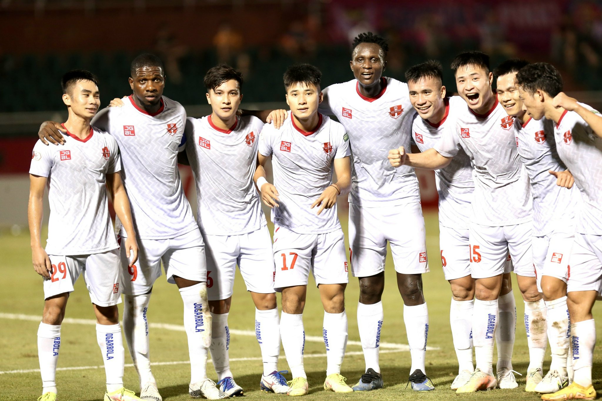 CLB Hải Phòng 'mong manh' cơ hội vô địch V-League dù ở đỉnh bảng